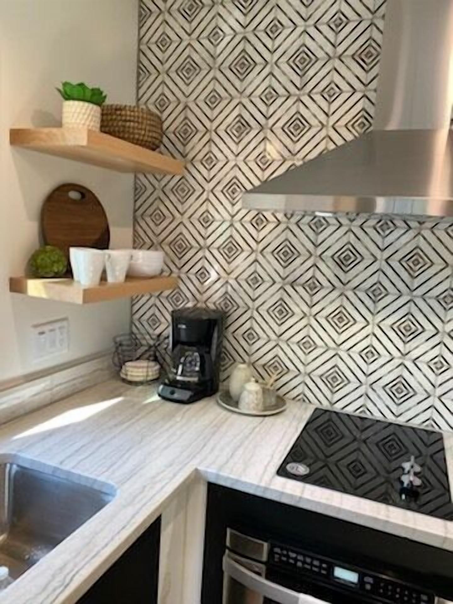 Geladeira, micro-ondas, fogão, cooktop