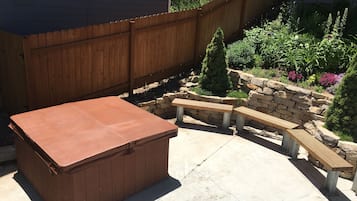 Tina de hidromasaje al aire libre