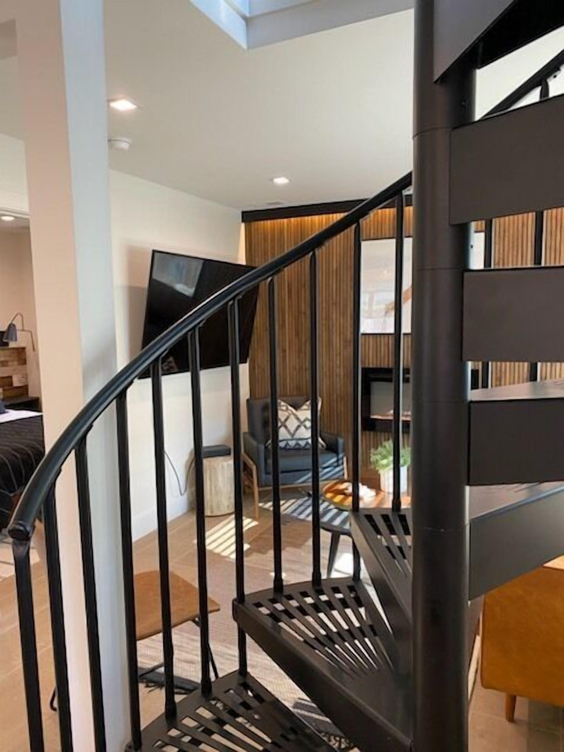 المنشأة من الداخل