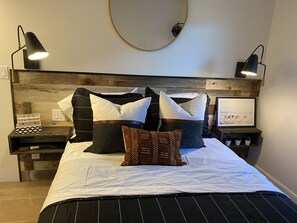 2 quartos, ferros/tábuas de passar roupa, berço de viagem