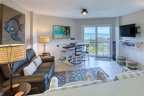 Oceanfront Key Largo Paradise~Private Beach~Cafe/Bar~Pool/Hot tub~Tennis~Marina