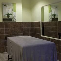 Sauna, steam room, Turkish bath/hammam, body treatments, facials