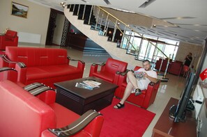 Lobby sitting area - Burgaz Resort Aquapark Hotel (Luleburgaz)
