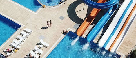 3 outdoor pools, pool umbrellas, sun loungers