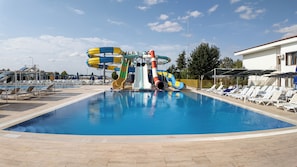 3 piscinas al aire libre, sombrillas, tumbonas