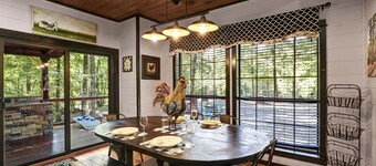 Holly Hill Secluded Retreat 7 acrs, Perfect 2 Bedroom, Hot Tub, Pets