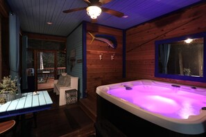 Combined shower/bathtub, hair dryer, towels, soap