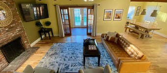 Las Vegas Pool House! Ranch Home With Salt Pool and High Speed Internet Close Drive to Strip.