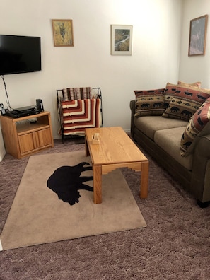 Smart TV, fireplace, books - Escape to Black Bear Hollow~Secluded in a Beautiful Aspen Grove & Dog Friendly! (Red Feather Lakes)