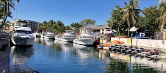 Tastefully Remodeled Island Villa in Key Largo, 2 Bedrooms, 2 Bathrooms.