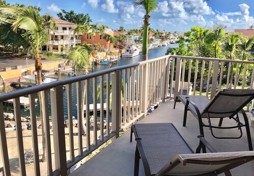 Tastefully Remodeled Island Villa in Key Largo, 2 Bedrooms, 2 Bathrooms. 