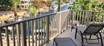 Tastefully Remodeled Island Villa in Key Largo, 2 Bedrooms, 2 Bathrooms. 