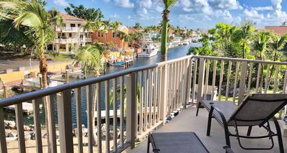 Tastefully Remodeled Island Villa in Key Largo, 2 Bedrooms, 2 Bathrooms.