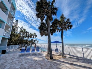 Terrace/patio - Exquisite Beachfront Penthouse Condo on Indian Rocks Beach (Indian Rocks Beach)