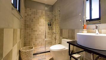 Family Quadruple Room | Bathroom sink