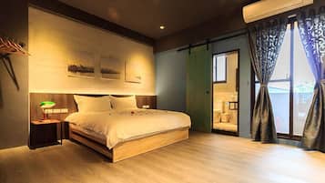 Classic Double Room | Individually decorated, individually furnished, desk, blackout drapes