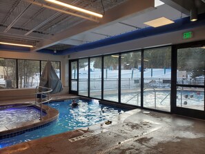 Sisäuima-allas, ulkouima-allas