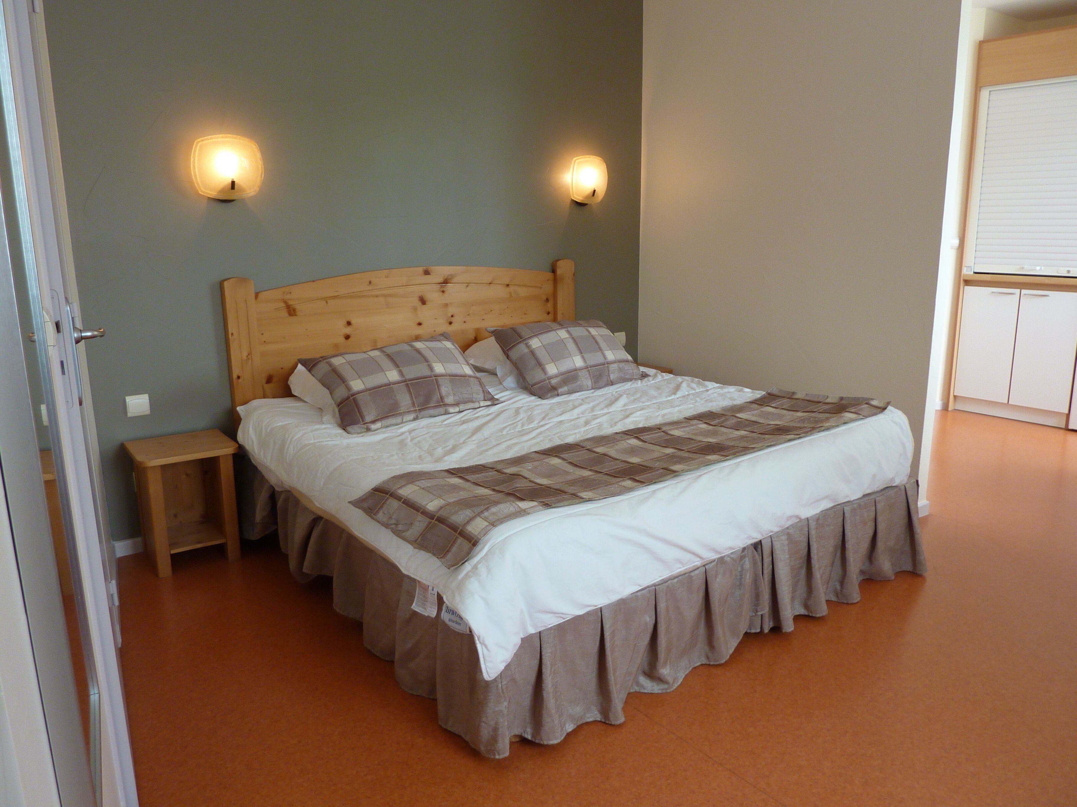 Dobbeltrom – comfort | Sengetøy av topp kvalitet, skrivebord, wi-fi (inkludert) og sengetøy