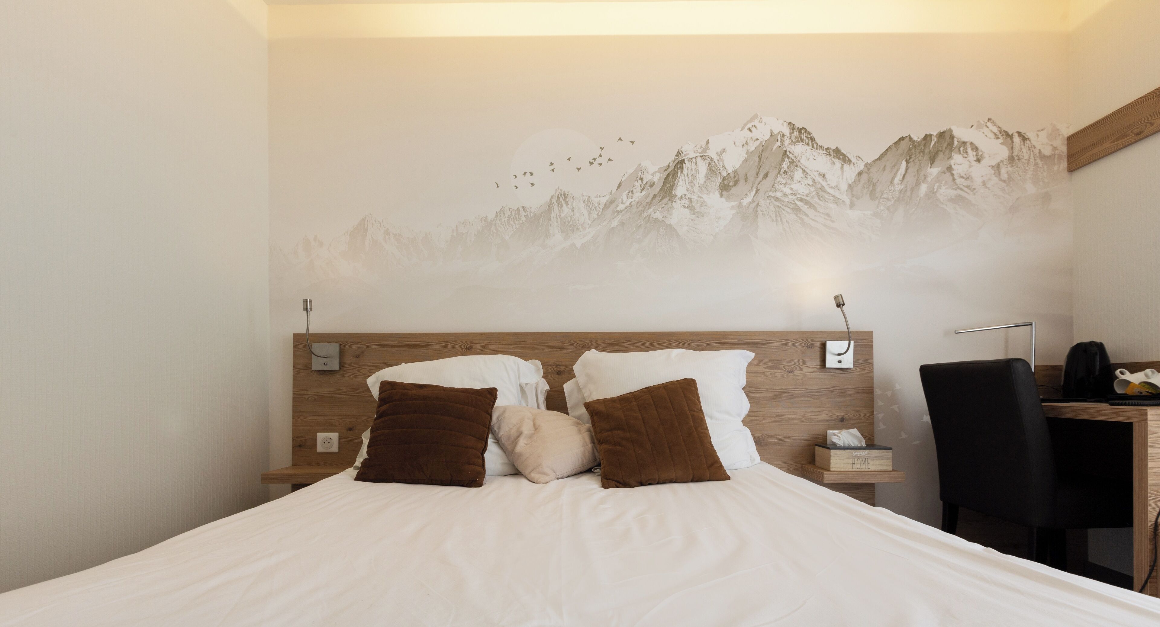 Rom – classic | Sengetøy av topp kvalitet, skrivebord, wi-fi (inkludert) og sengetøy