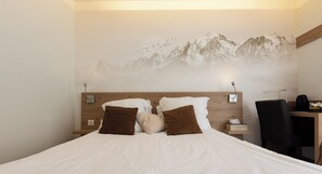 Rom – classic | Sengetøy av topp kvalitet, skrivebord, wi-fi (inkludert) og sengetøy