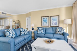 TV connectée, lecteur de DVD, livres, médiathèque