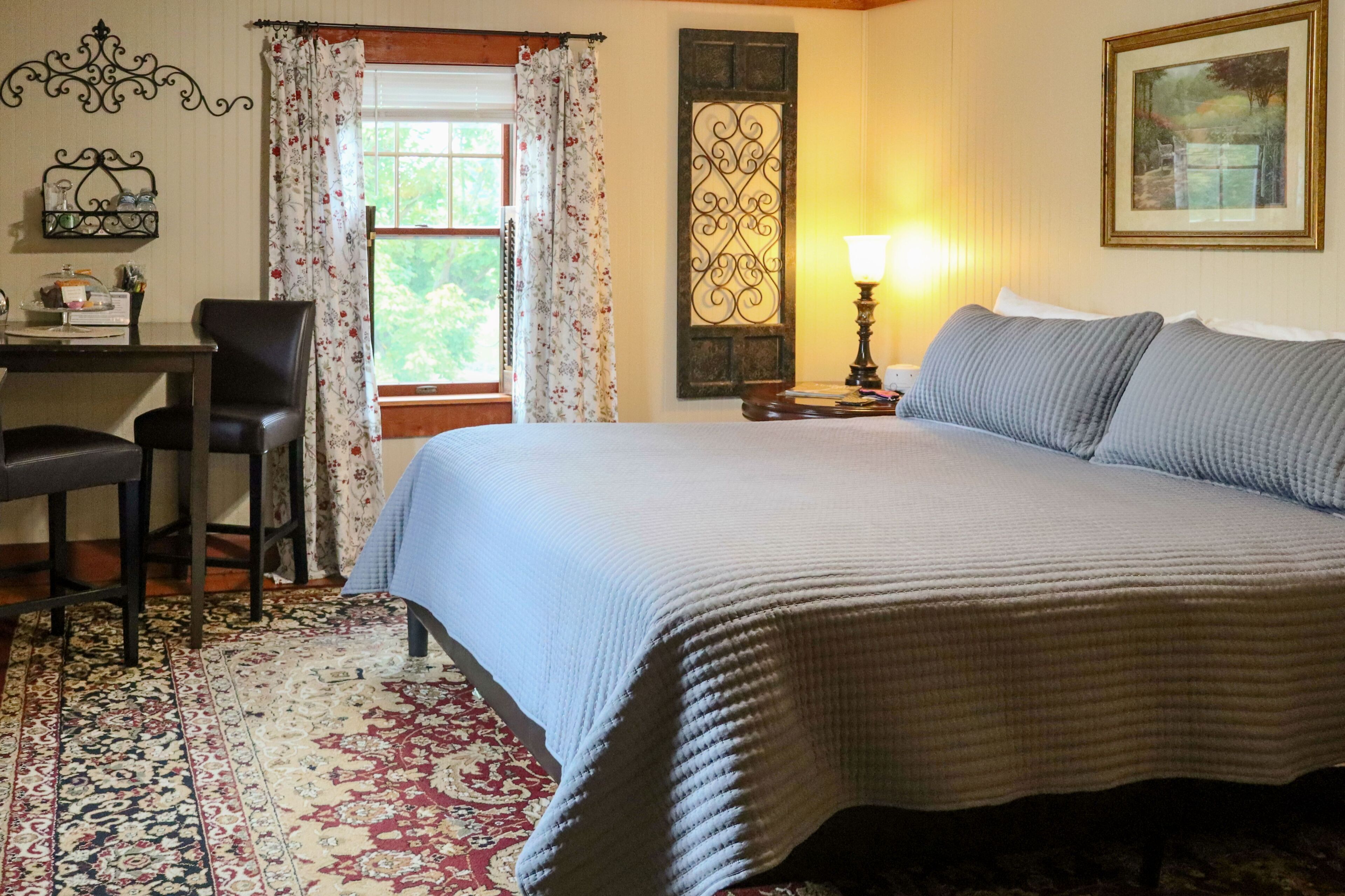 1 室のベッドルーム、デスク、WiFi