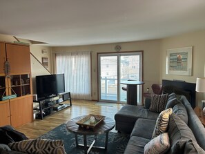Smart TV, fireplace, DVD player, table football