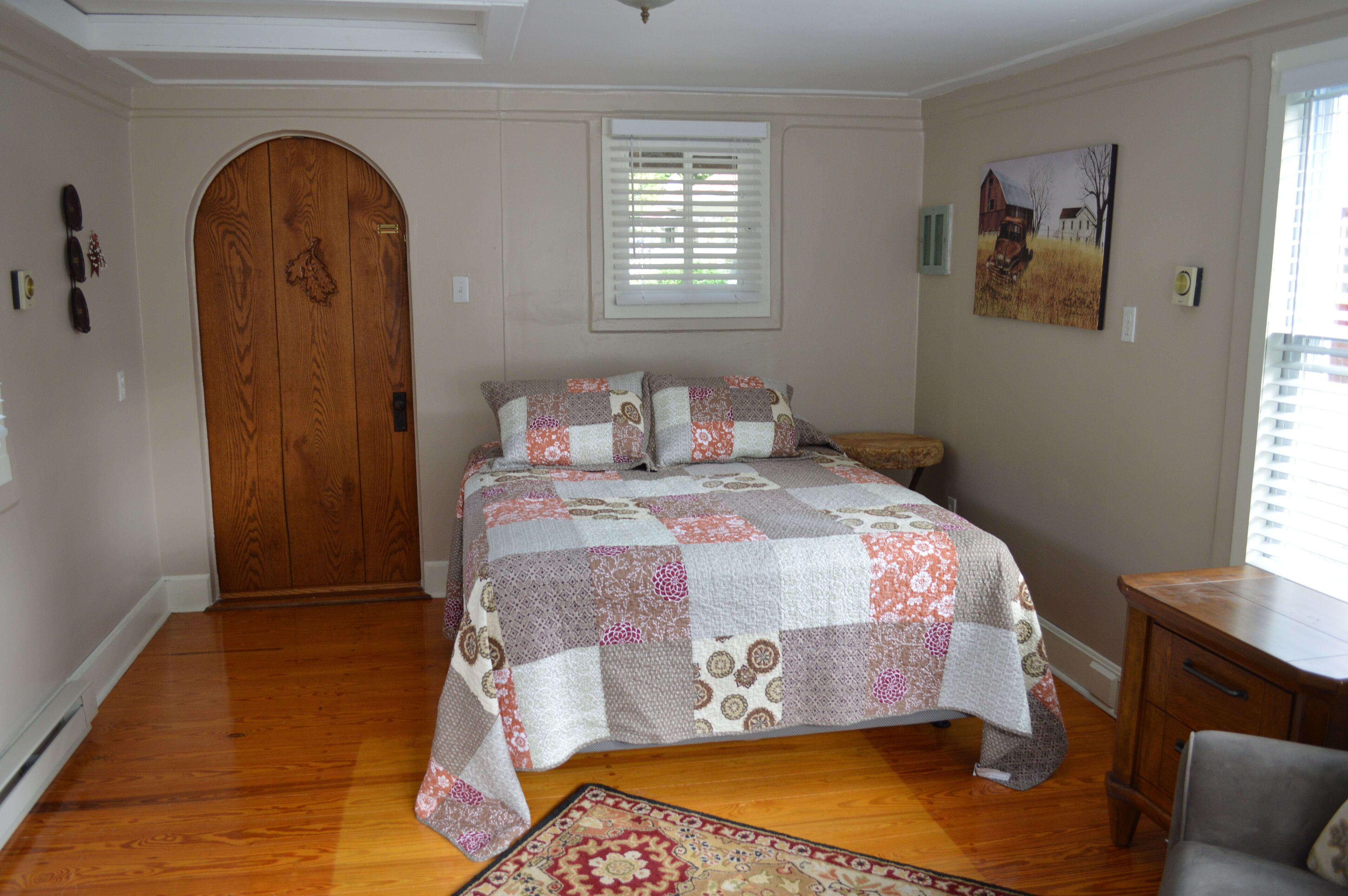 5 bedrooms, desk, iron/ironing board, WiFi