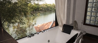 Romduol Island Chalet