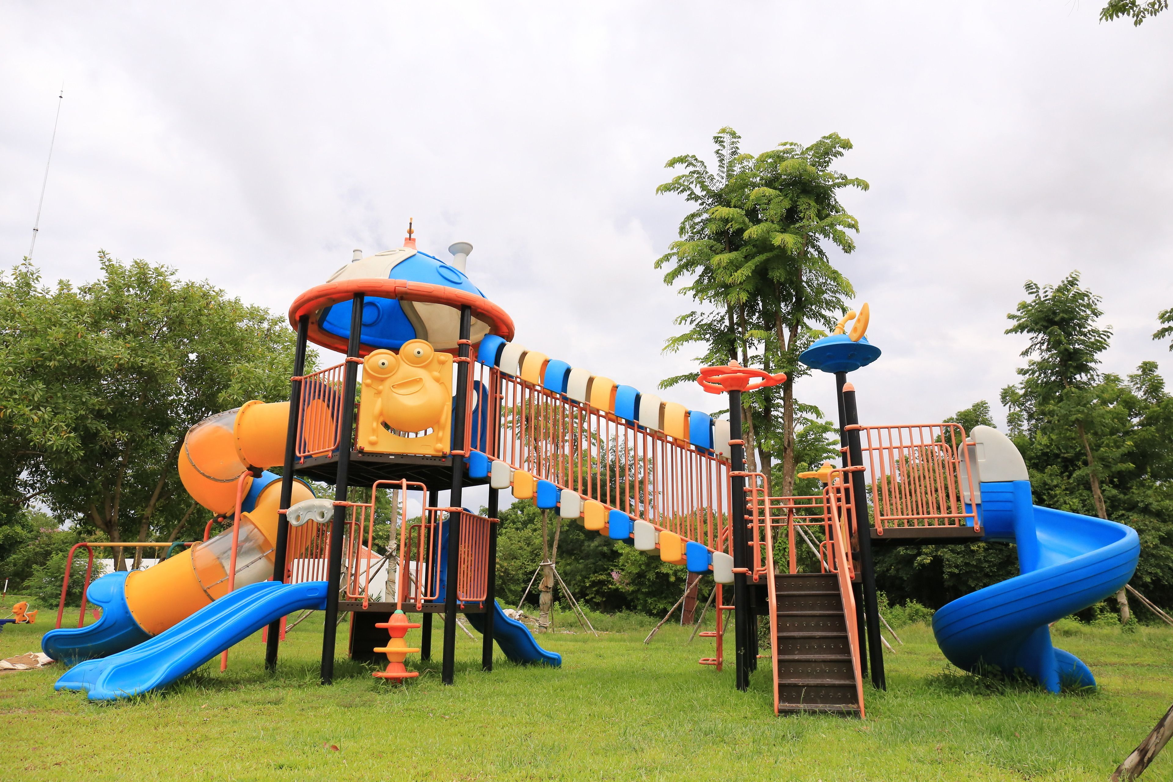 Khu vui chơi trẻ em - ngoài trời
