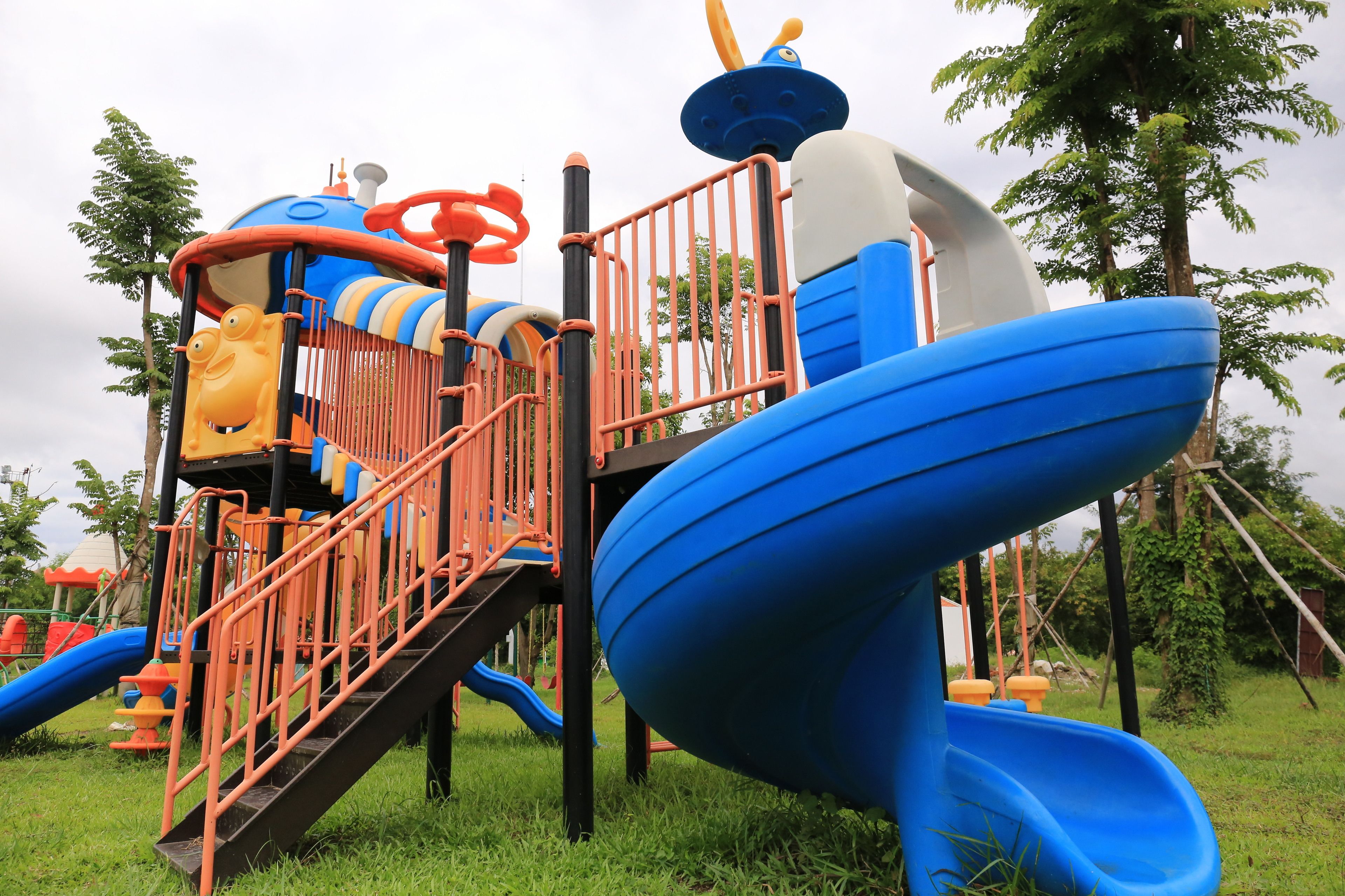 Kawasan main kanak-kanak – terbuka