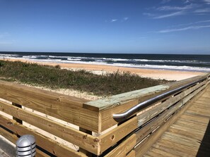 Beach nearby, sun loungers, beach towels