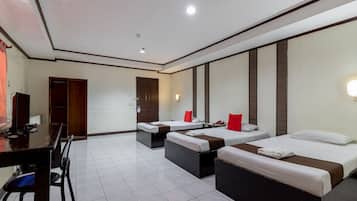 Habitación triple estándar | 1 habitación, escritorio y insonorización