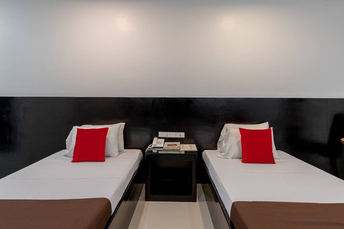 Deluxe Twin Room | Desk, soundproofing, iron/ironing board (on request)