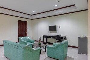 Perhehuone | 1 makuuhuone, työpöytä, äänieristys, silitysrauta/-lauta