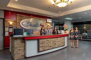 Reception - RedDoorz Check Inn Bacolod (Bacolod)