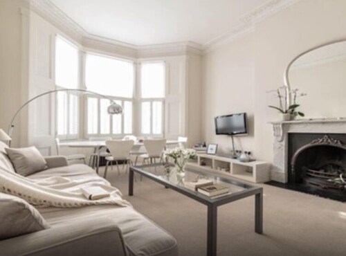 Olympia Black Square Collection