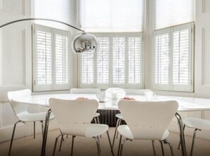 Superior Apartment, 2 Bedrooms, Garden View | In-room dining - Olympia Black Square Collection (London)