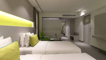 Quarto casal luxo | Cofres nos quartos, escrivaninha, quartos à prova de som