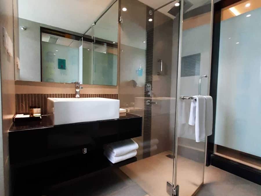 Deluxe Double Room | Bilik Mandi | Pancuran mandi, kelengkapan dandanan diri percuma, pengering rambut