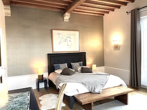 Apartament urbà, amb bany privat, vistes al jardí | Roba de llit d'alta qualitat i matalassos d'escuma viscoelàstica