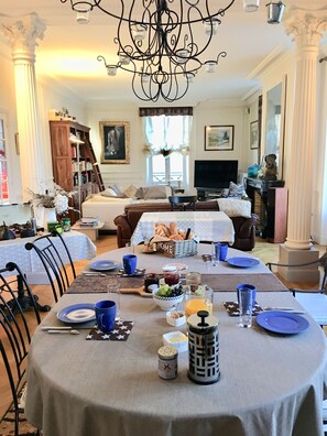 Esmorzar diari continental gratuït