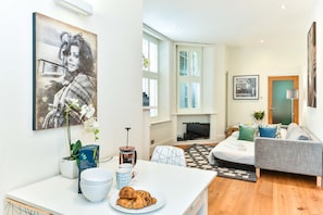 舒適公寓, 1 間臥室 | 客廳 | 平面電視