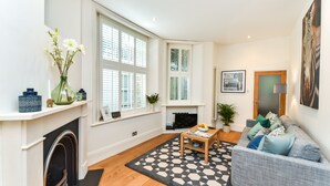 Comfort appartement, 1 slaapkamer | Woonruimte | Een flatscreentelevisie