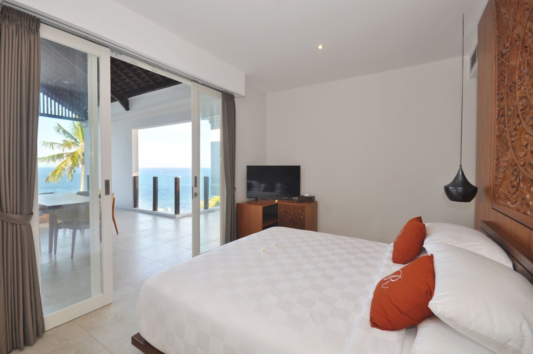 Minibar, in-room safe, free WiFi