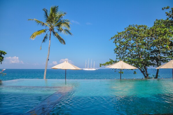 Outdoor pool, pool loungers