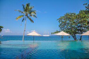 Outdoor pool, sun loungers
