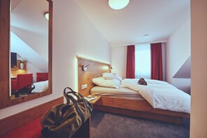 Premium bedding, in-room safe, desk, soundproofing