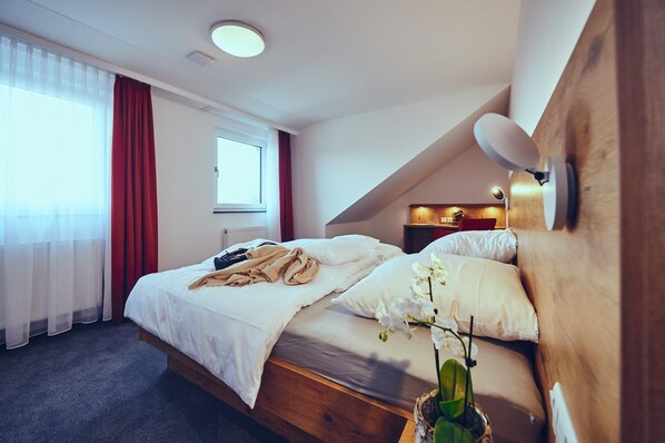 Literie de qualité supérieure, coffres-forts dans les chambres, bureau