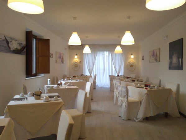 Se sirven cenas y cocina local
